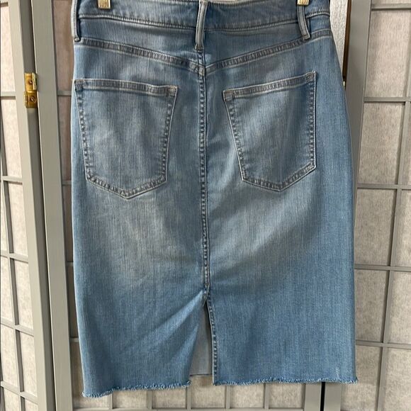 Banana Republic Blue Denim Button-Front Skirt, Size 4 - Picture 2 of 9